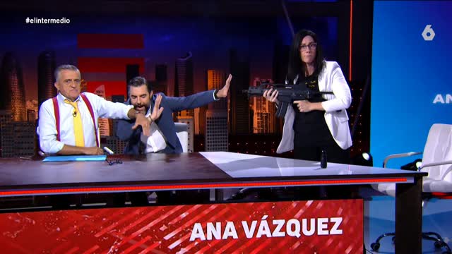 Nuestra @crisjapon se viste de Ana Vázquez para rociar el plató de pimienta.