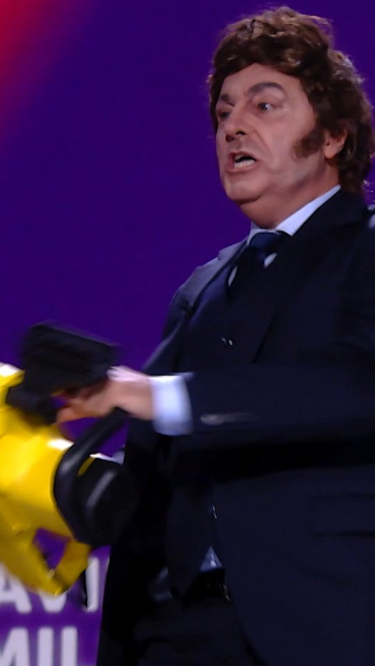 Javier Milei visita el plató de El Intermedio en su visita por España.