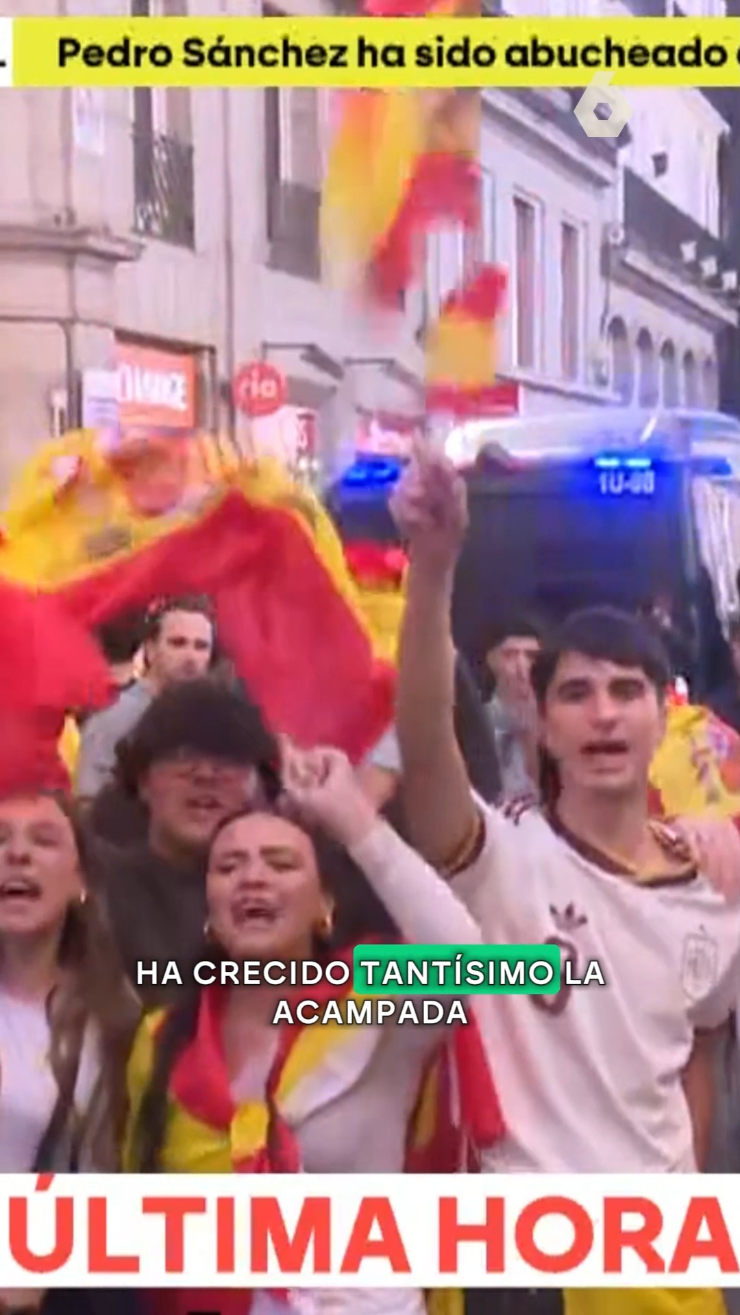 💥 Tensión en Sol entre los asistentes al desfile militar del 12 de octubre y los acampados en Sol por la vivienda.