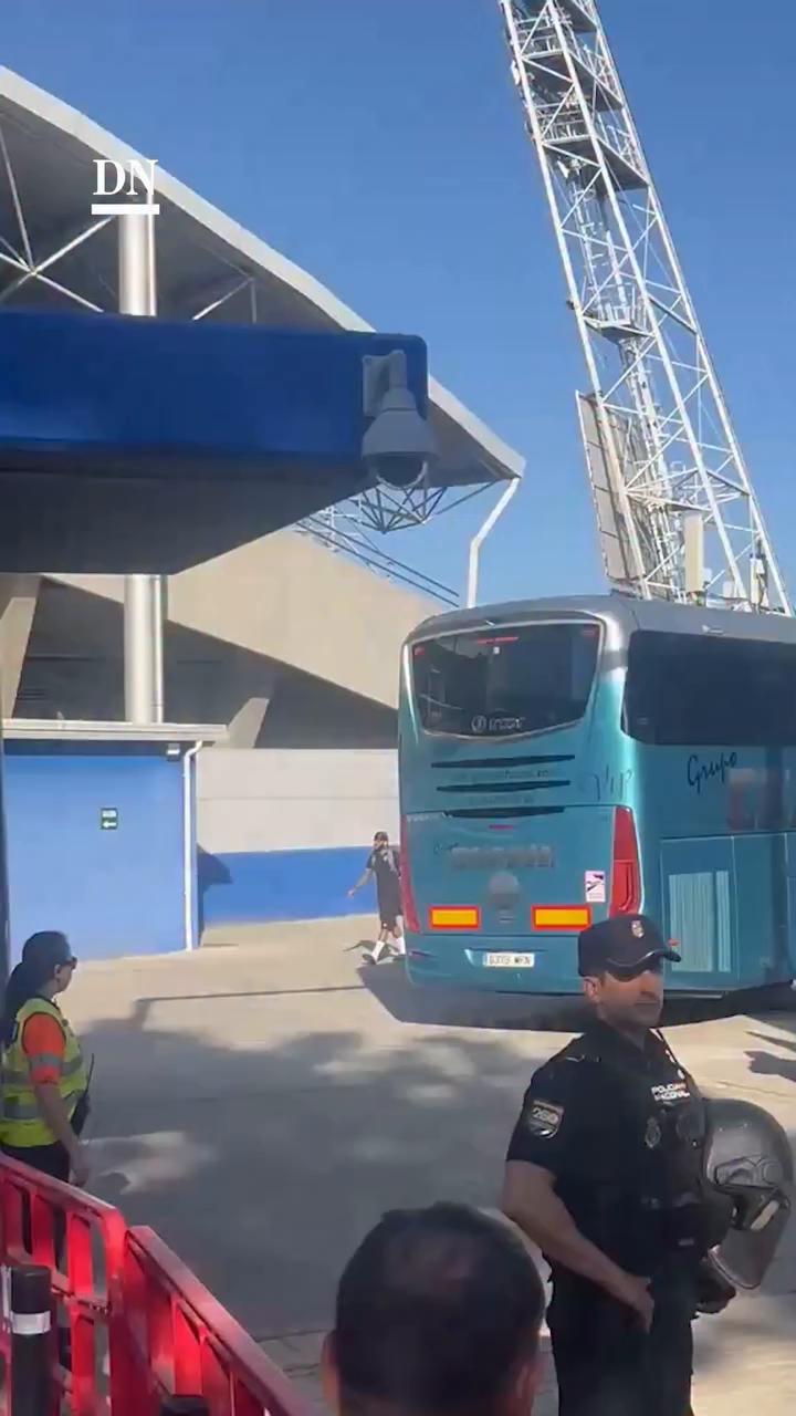 Cánticos repetitivos llenan el audio del video analizado