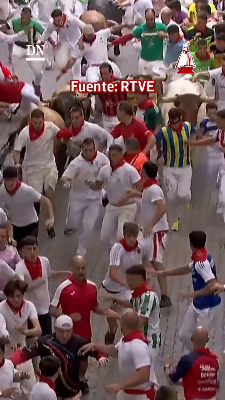 Múltiples caídas y tensión marcan el encierro en las calles de Pamplona