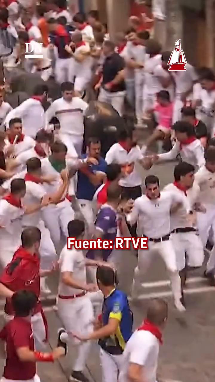 Miura muestra su nobleza al levantar la cabeza y evitar cargar al corredor caído