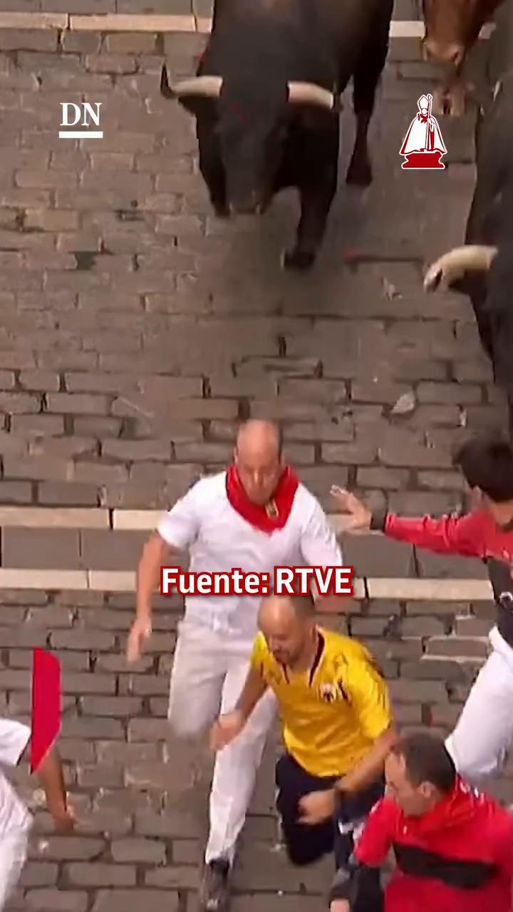 Los seis toros de Álvaro Núñez corren por delante de los cabestros en el encierro