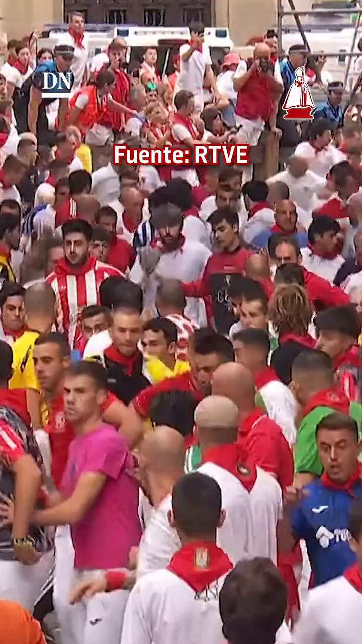 Los seis toros abren la manda en Mercaderes y resbalan sin herir a los mozos
