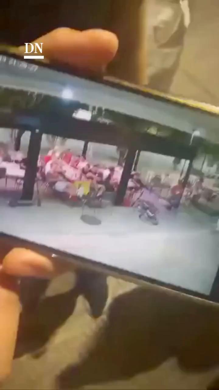 Mujer se queja con insultos de la falta de atención en un establecimiento