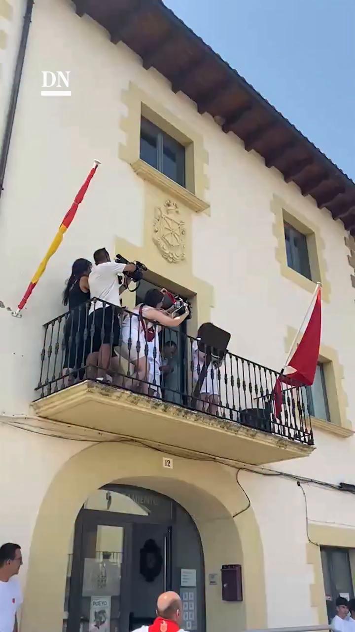 ¡Mirad! Exclamaciones marcan la caída de un objeto con música