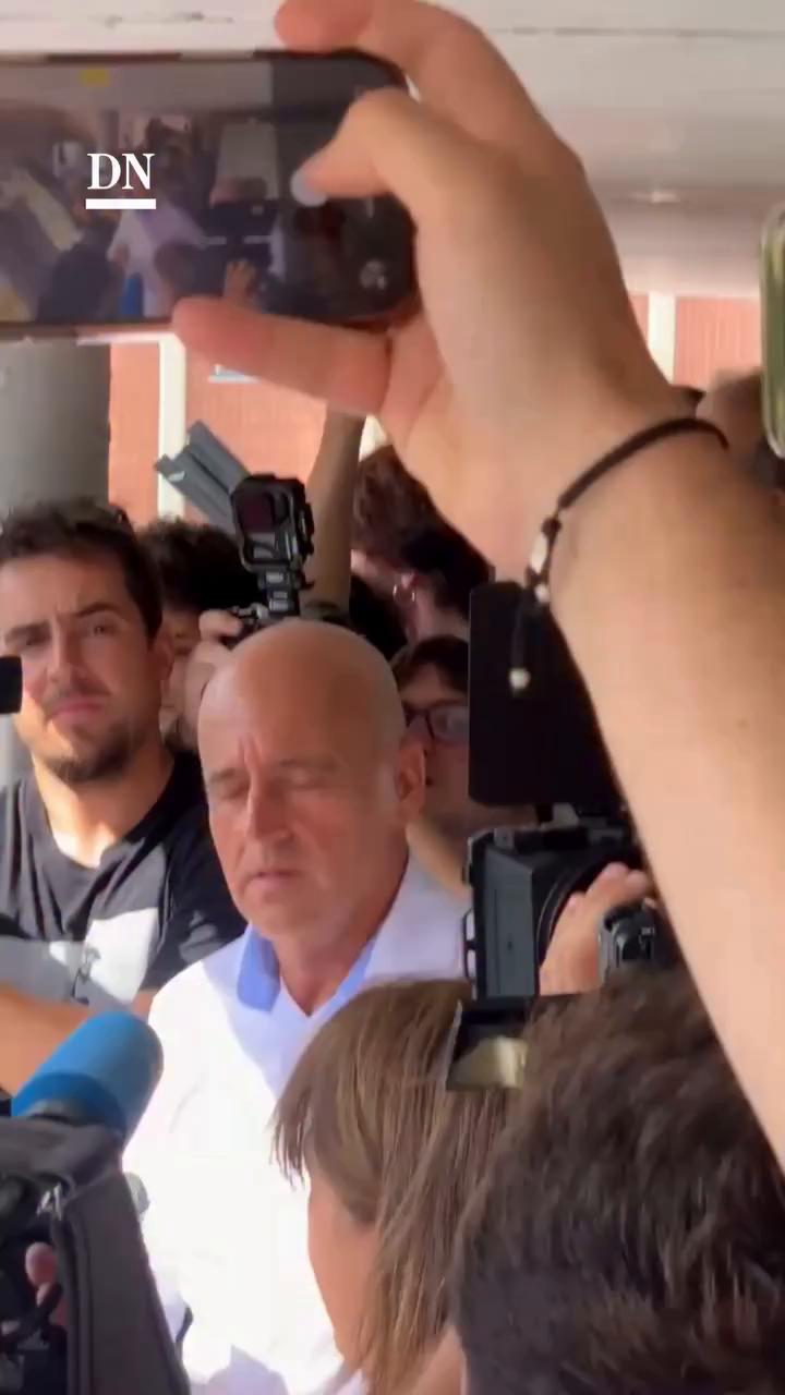 Discurso menciona fiestas y disputas intensas antes de recibir aplausos