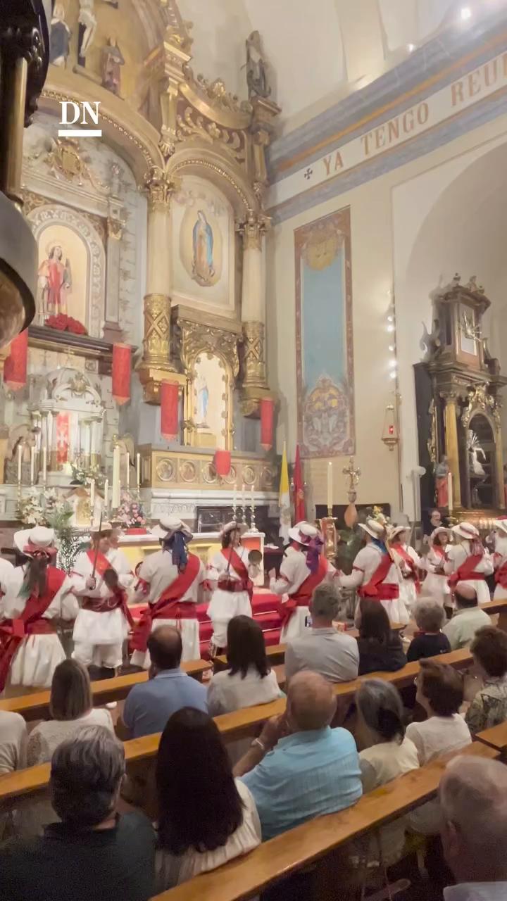 El presentador agradece el apoyo y pide suscripciones al canal