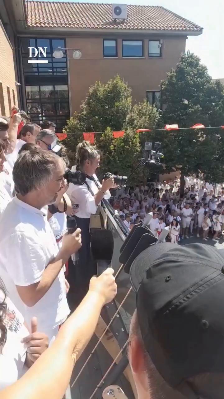 El presentador cierra el video con vítores y agradecimientos a los espectadores