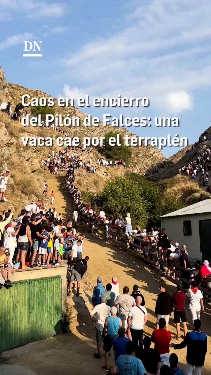 Tengah agradece al público con aplausos al final del video