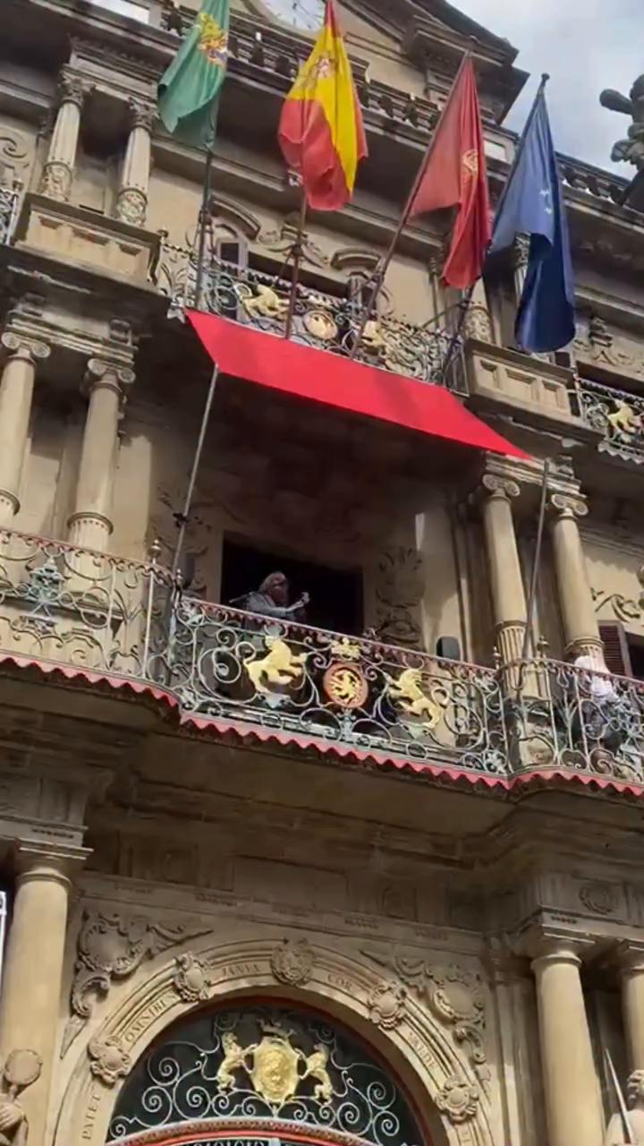 La Rosa y la Familia Vajita Stho! aparece en breve transcript de video