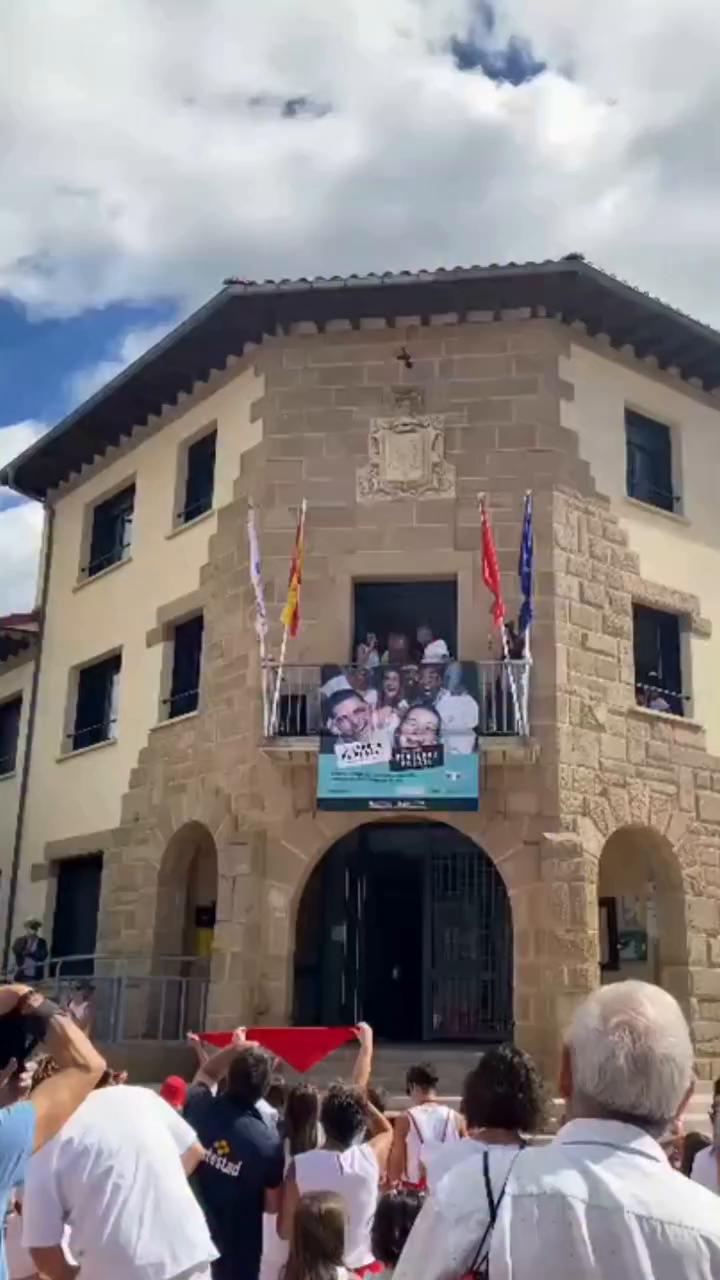 ¡Viva San Juan! Las exclamaciones festivas animan la celebración popular