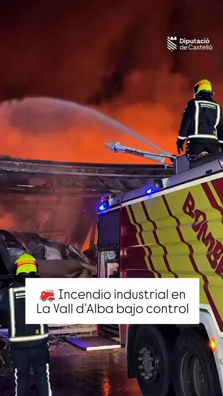 🚒 Incendio industrial en La Vall d’Alba bajo control