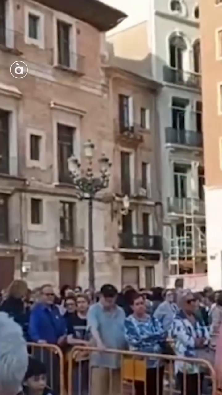 Devotos desafían el calor para visitar a la Geperudeta en Valencia