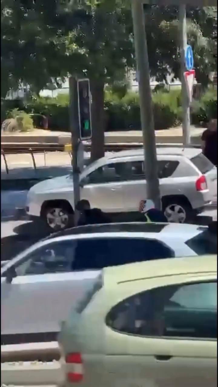 🚨 Detenido tras intentar robar por la fuerza dos motos en un semáforo de Alicante