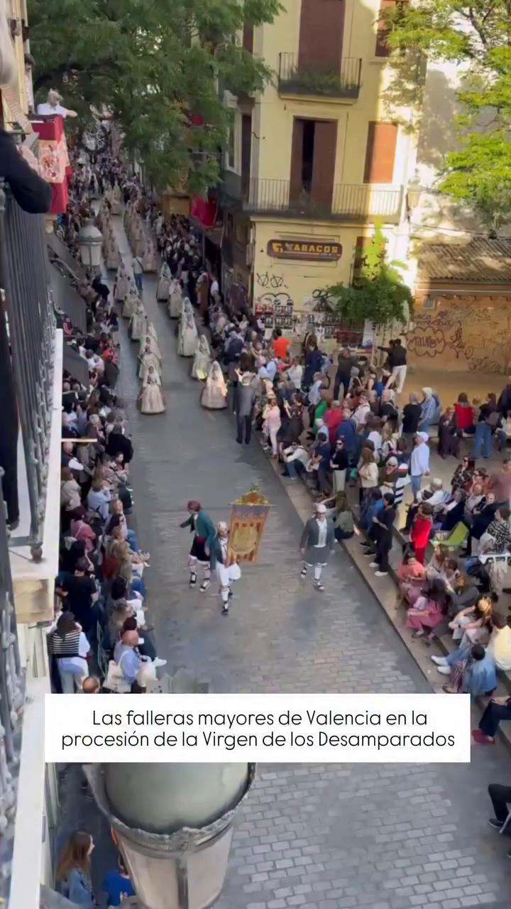 🙏 Las falleras mayores de Valencia en la procesión de la Virgen de los Desamparados