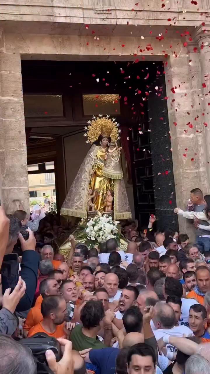 🙏 Valencia se vuelca con la Mare de Deu dels Desamparats