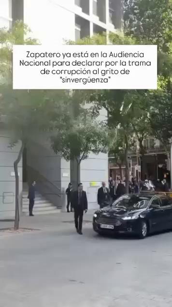 El presidente llega entre gritos de '¡Chorizo!' y '¡Misvergüenza!'