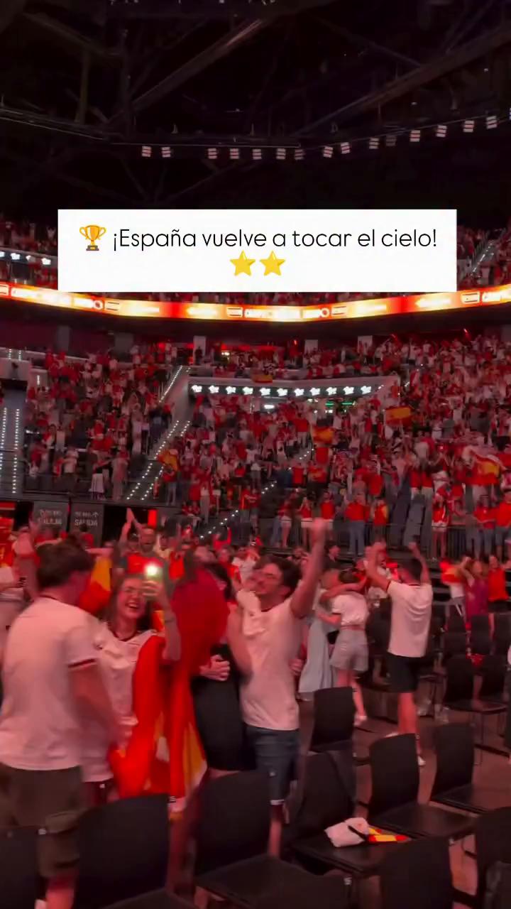 Presentación finaliza con aplausos y un agradecimiento en indonesio