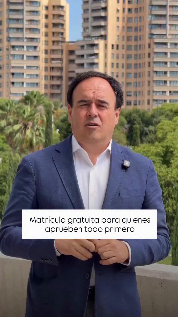 El president cumple su promesa: pagará la matrícula a los estudiantes que aprueben todo