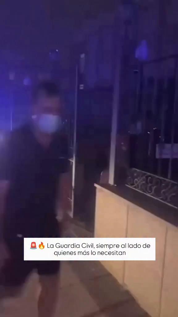 Escucha: la mochila está en la mano y no se cae