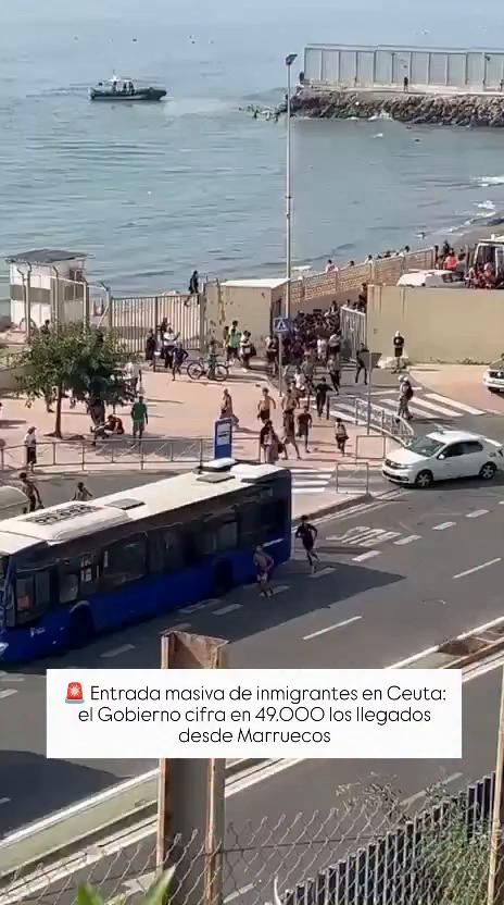 Видео показывает человека, восклицающего 'Господи' несколько раз подряд