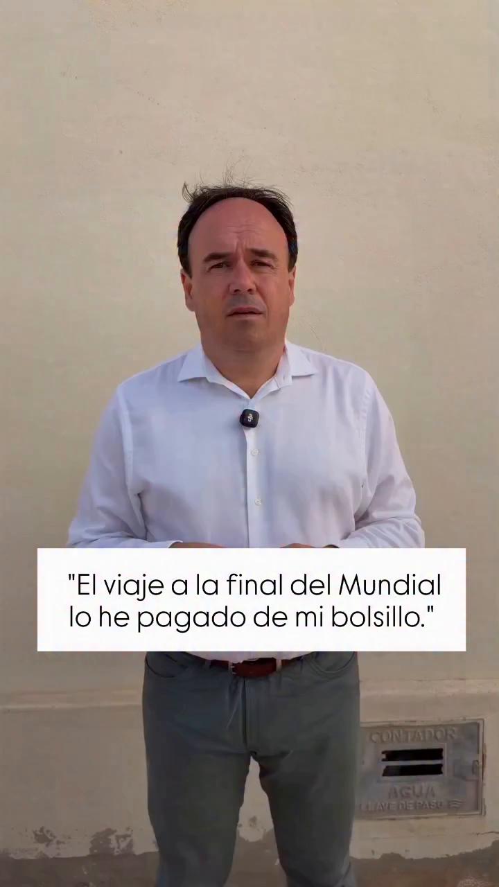 El presidente valenciano desmiente el bulo del PSOE: pagué de mi bolsillo el viaje al Mundial