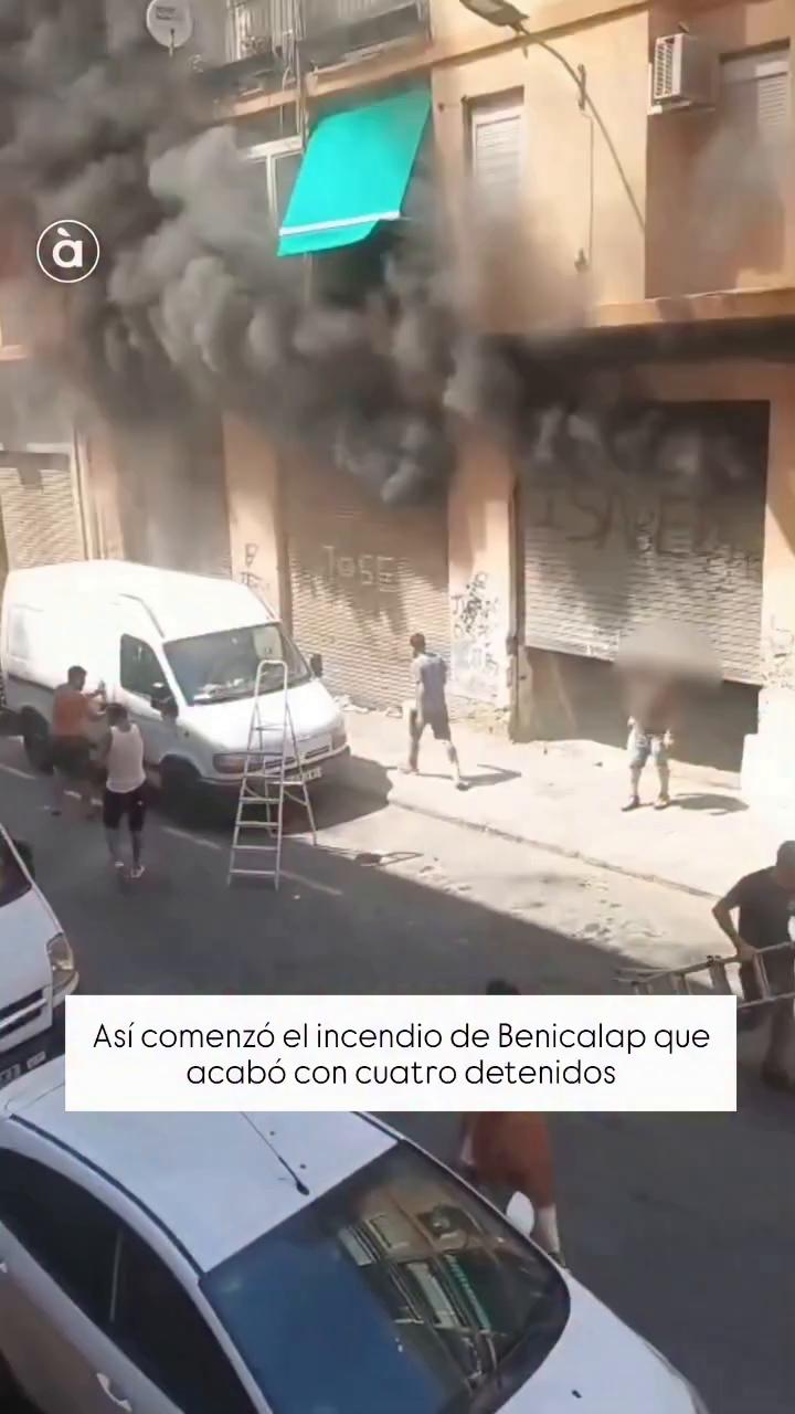 El karma por tirar familias a la calle: escena con policía y aplausos