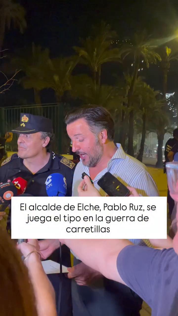 Político pide que le den gracias por los servicios de bomberos y policía