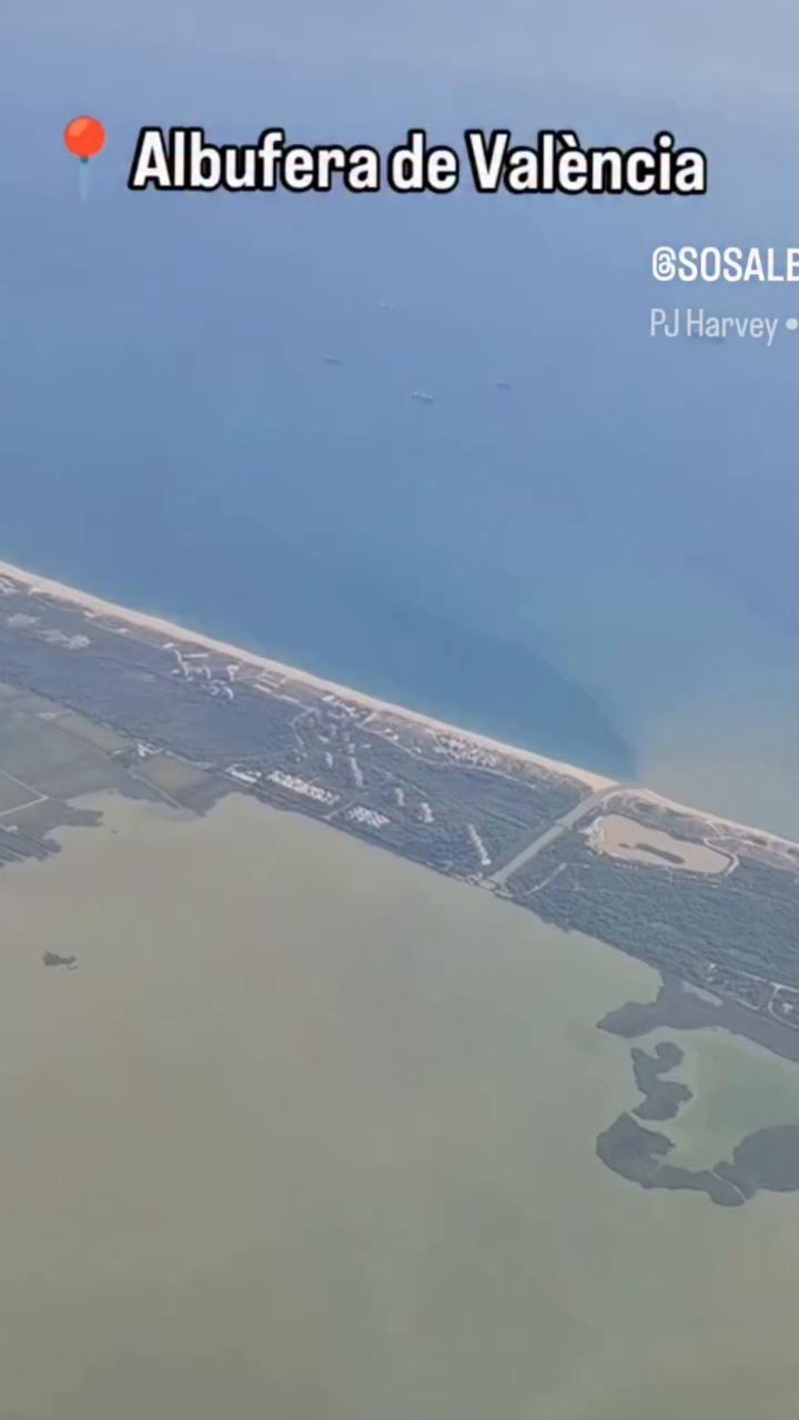 Aguas verdes, turbias y sucias cubren el paisaje a las diez y media