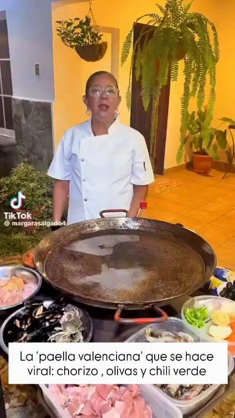 Margarita enseña a preparar una paella valenciana con ingredientes tradicionales