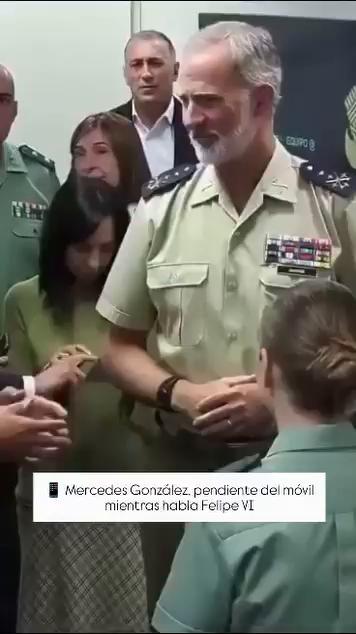 Hombre describe sus actividades vespertinas en el centro de la ciudad