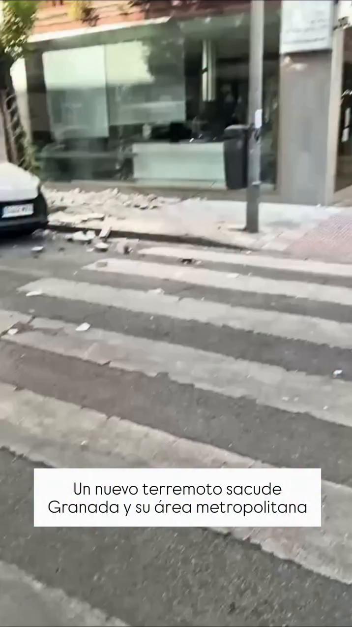 El presentador agradece a los espectadores al final del video
