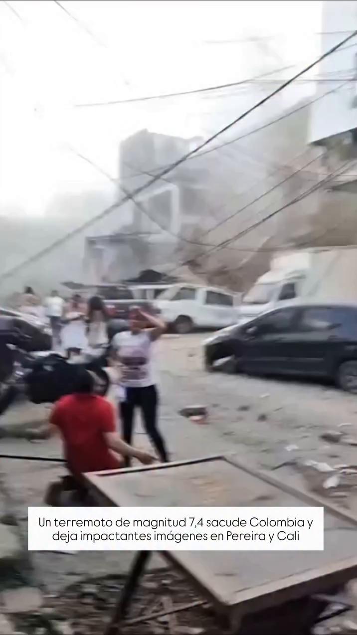Pereira: hombre grita 'de puta no morimos' y agradece a Dios en la calle