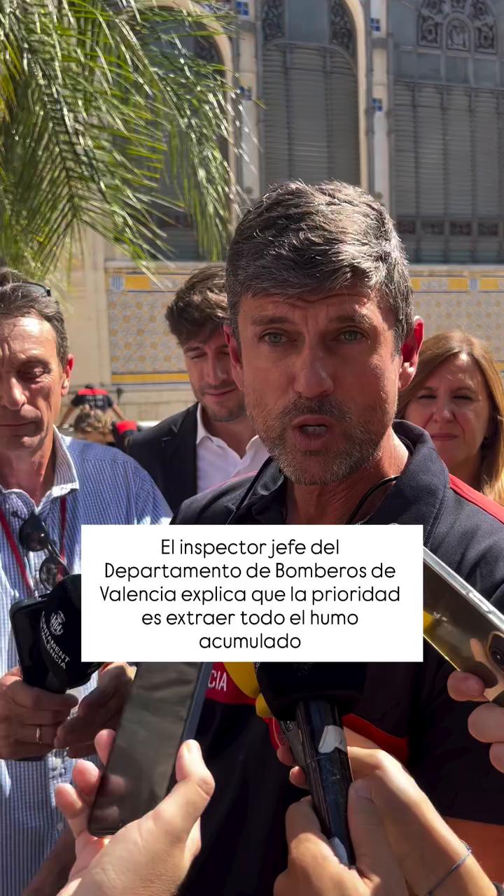 Bomberos localizan el incendio en el sótano del Mercado Central de Bruxas