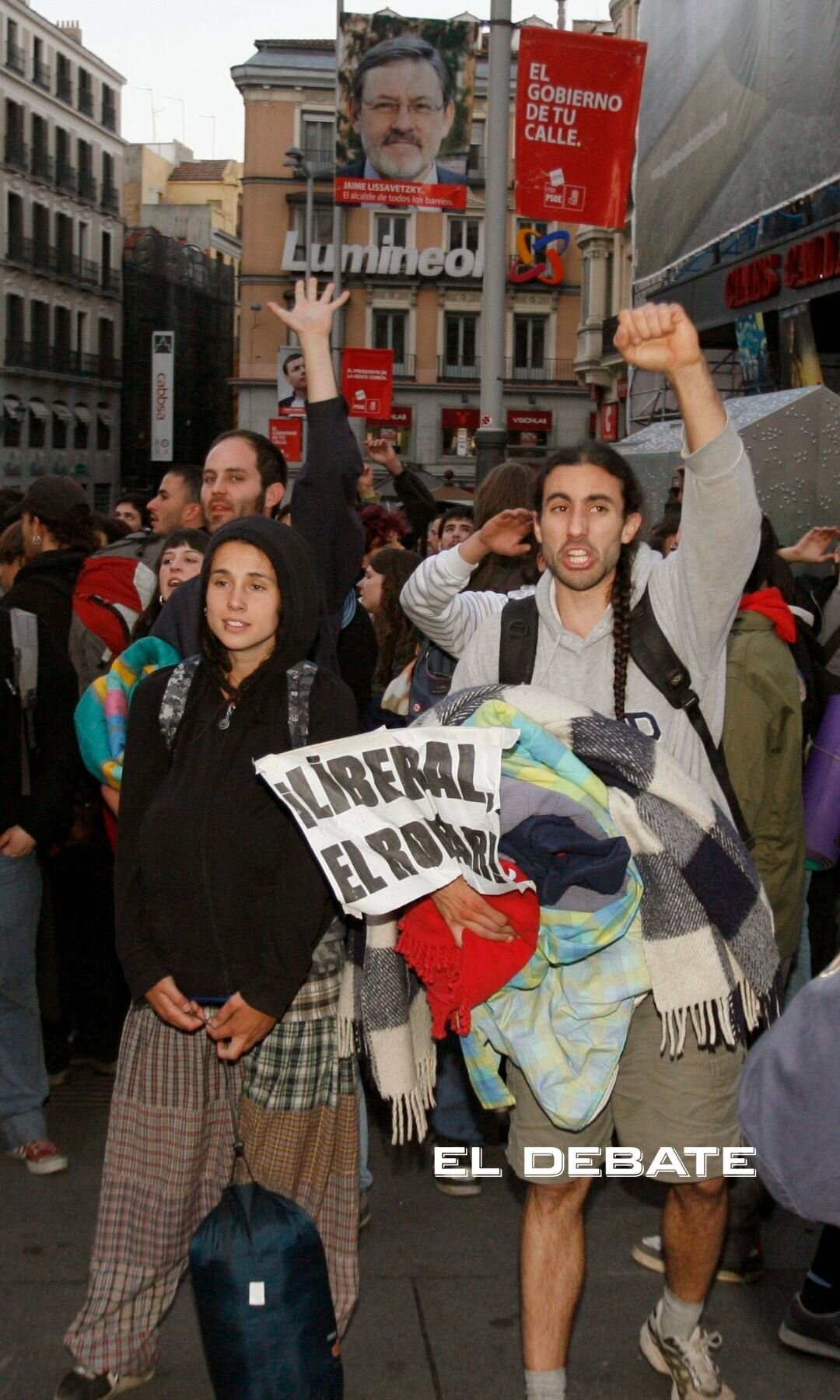 Periodistas acusados de difundir bulos son expulsados de un espacio público