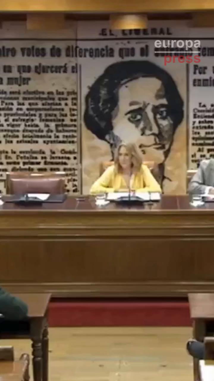 Alcázar guarda silencio en la comisión por su condición de investigada