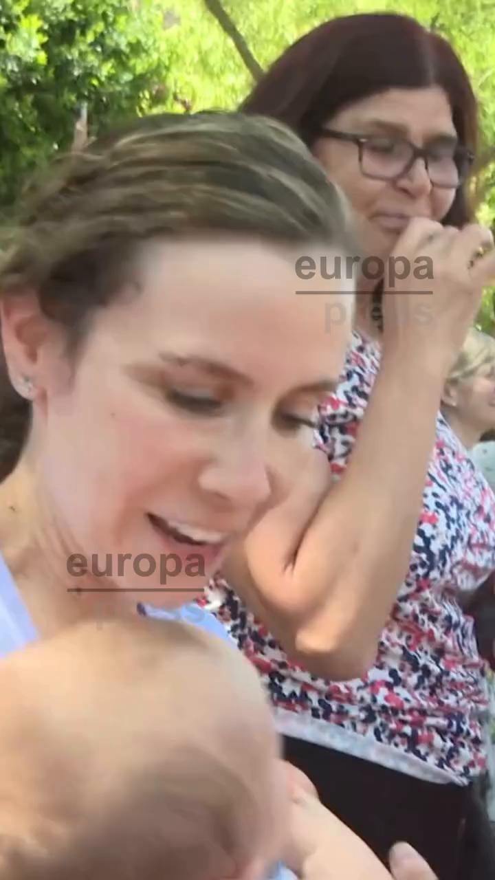 La bendición del Papa llena de alegría a una familia con un niño enfermo