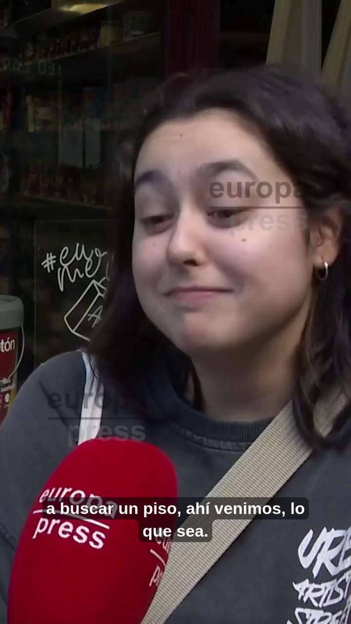 Estudiantes madrugan desde las 5 para encontrar piso en Santiago por la alta demanda