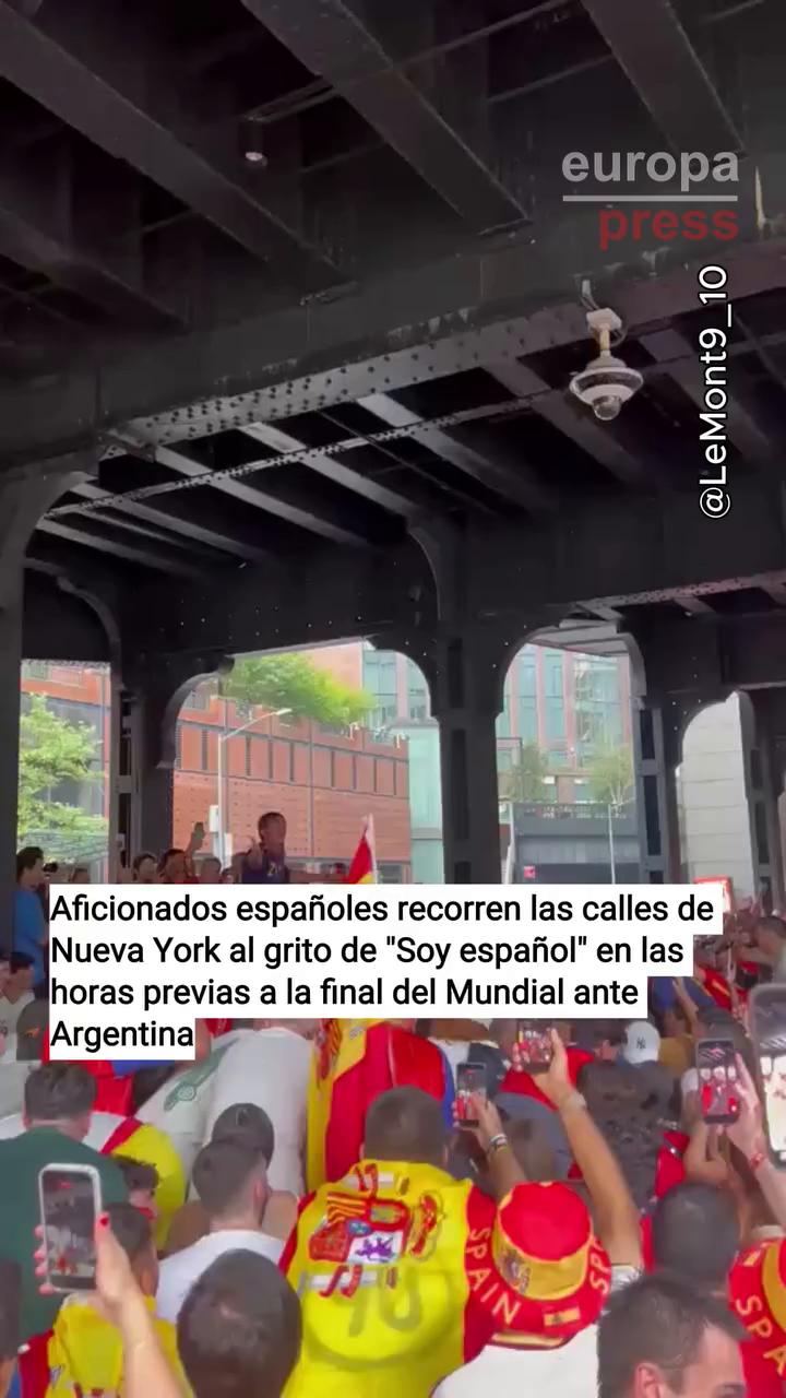 Un hombre declara su identidad española en un mensaje repetido