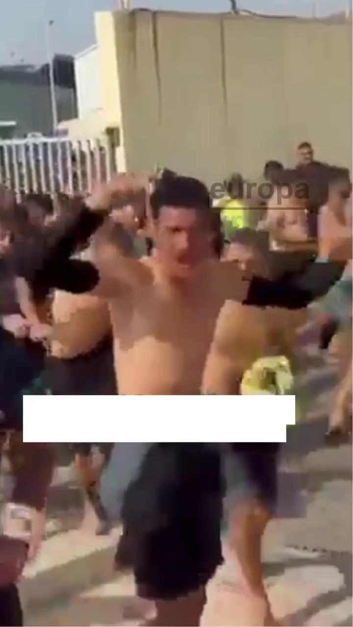 Exclamaciones sobre fútbol y vida llenan una transcripción confusa del video