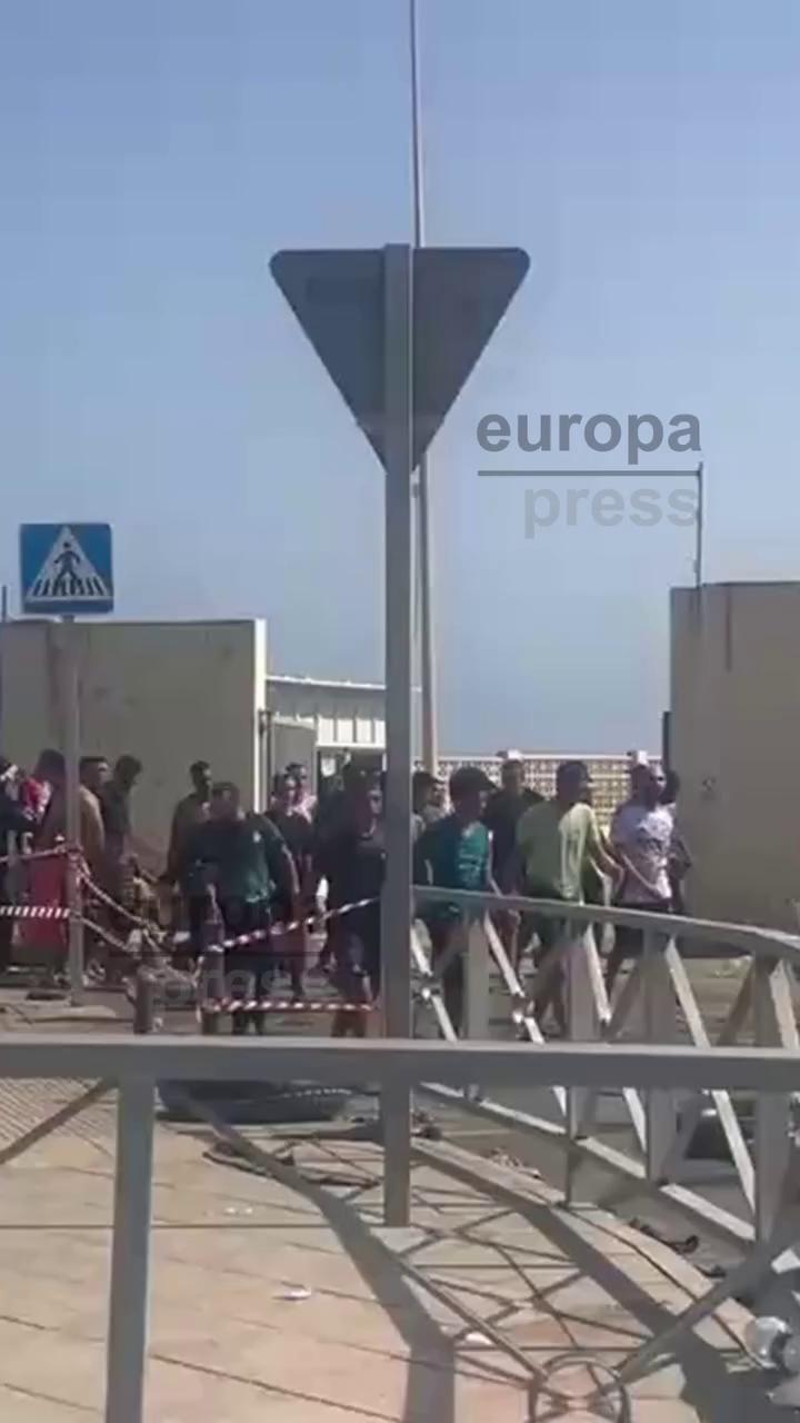 El transcript del video expresa un claro '¡Viva España!' como mensaje principal