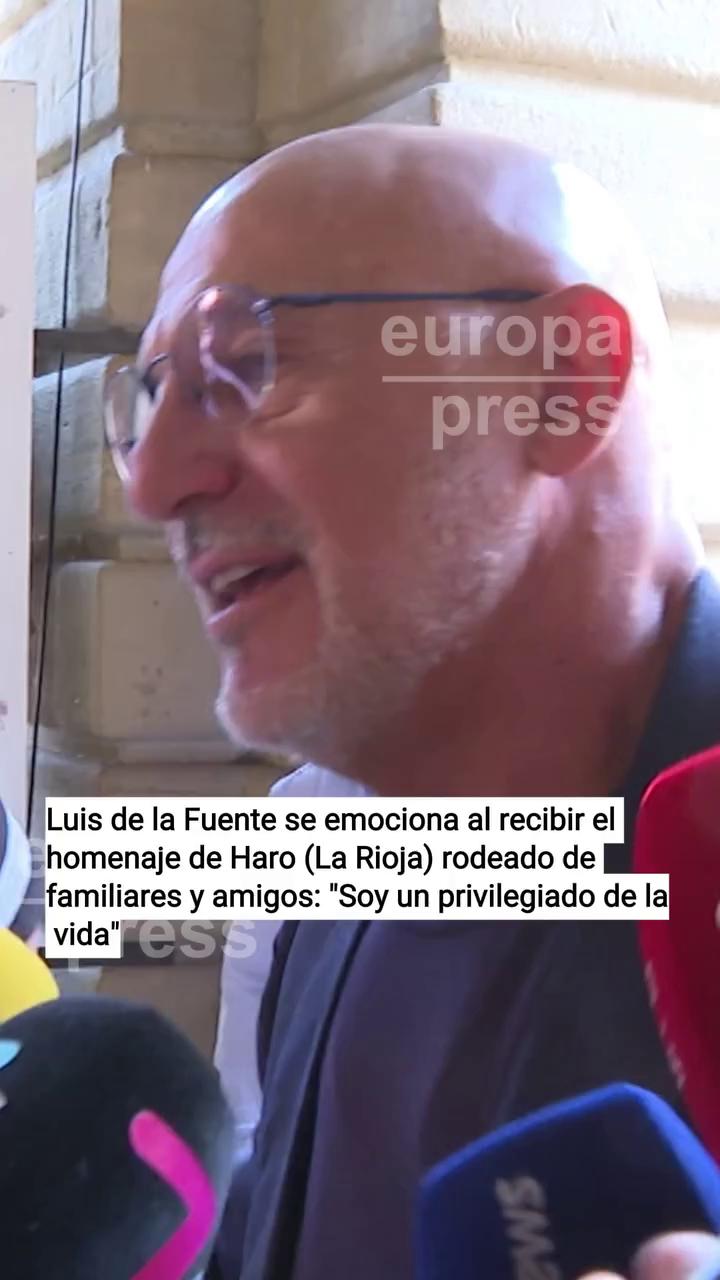Emoción y orgullo: Luis regresa a su pueblo con amigos de toda la vida