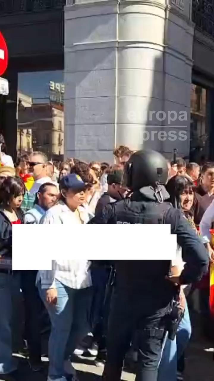 Cántico viral clama por votos: 'Somos los hombres, vosotros los corajos'
