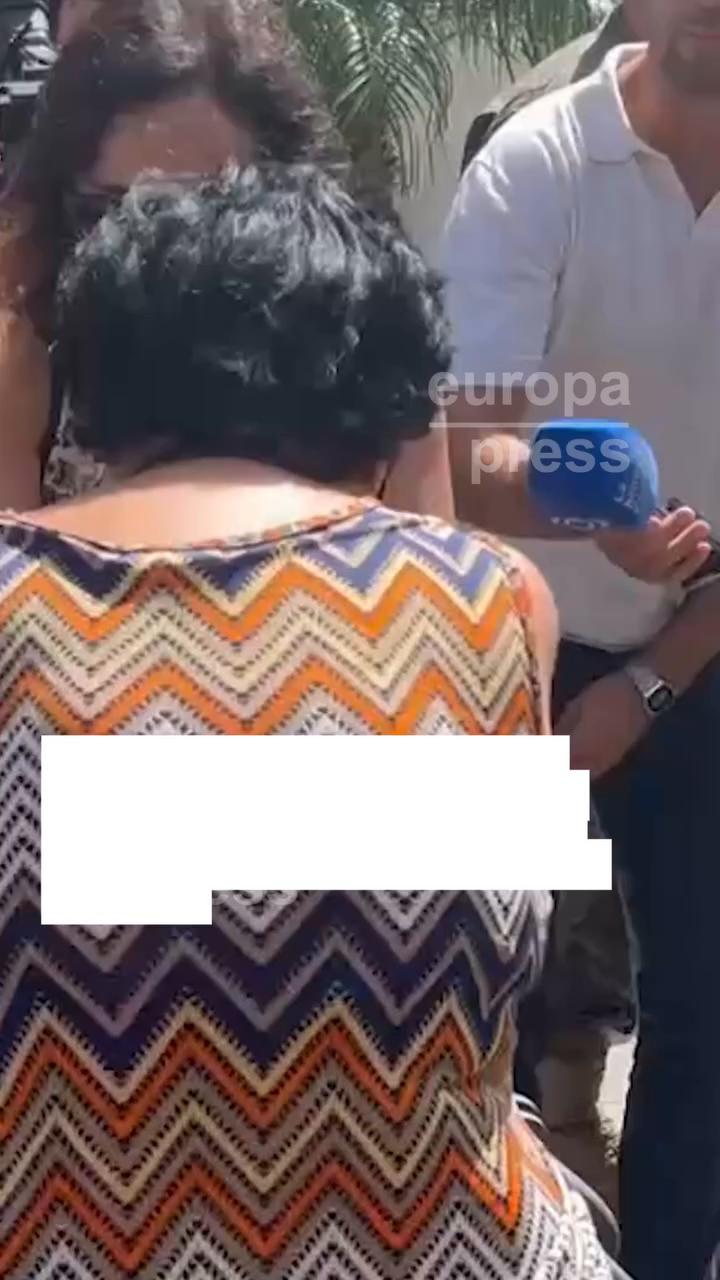 Pepi, una trabajadora sanitaria jubilada, y vecina de Ceuta, ha suplicado a la ministra de Defensa, Margarita Robles, que no 