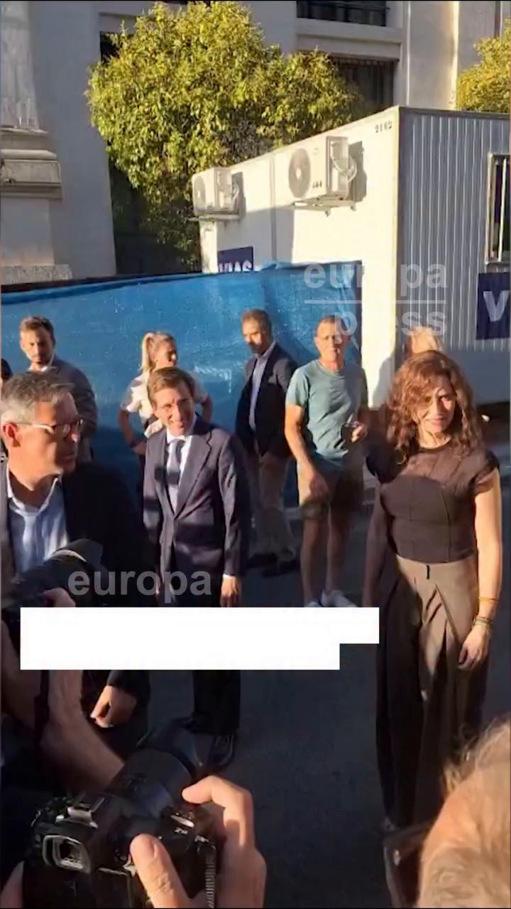 Aplausos e leitos resuenan como reacción principal en el video