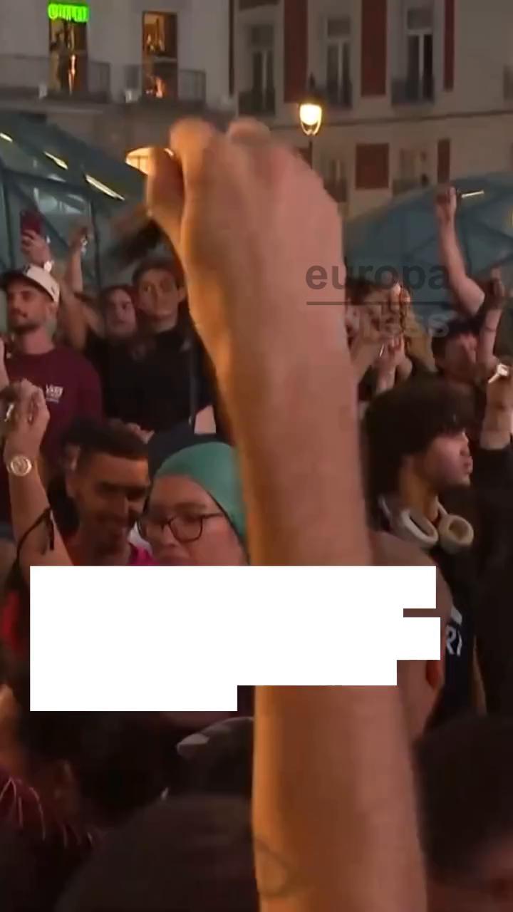 Manifestantes en Madrid gritan que allí será la tumba del fascismo