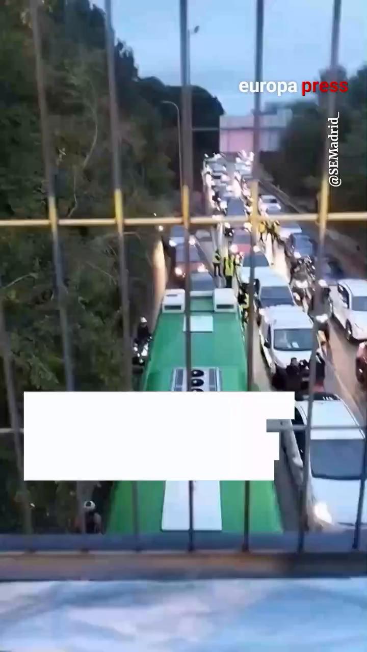 El video finaliza instando a los espectadores a suscribirse al canal