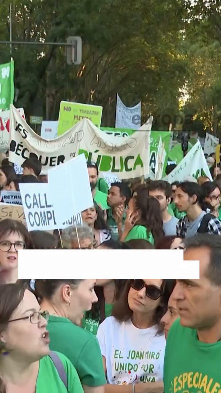 Manifestantes claman contra la burocracia en defensa de la educación pública