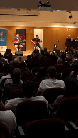 Estopa ha anunciado este martes un nuevo disco llamado 'La Maketa', que saldrá el 20 de noviembre y en el que recuperan canciones inéditas de sus inicios junto a nuevos temas, así como una gira de 4 conciertos por España en junio y julio de 2027.